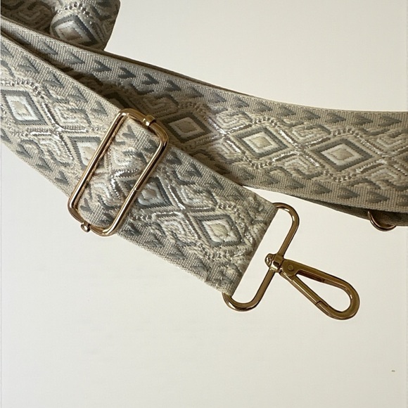 ✨ Adjustable Woven Bag Strap – Neutral Gray Diamond Pattern with Gold Hardware ✨ - Picture 1 of 3